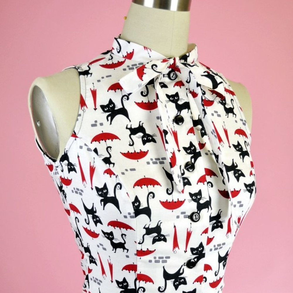 Sleeveless Ella Blouse In Raining Cats Print